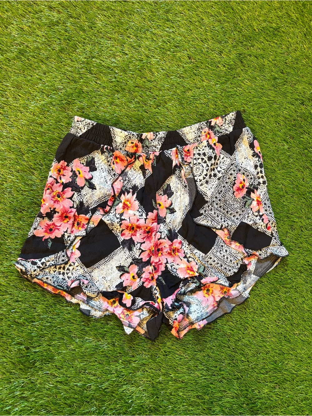MINKPINK Black Pink Floral Print High Waisted Shorts Medium